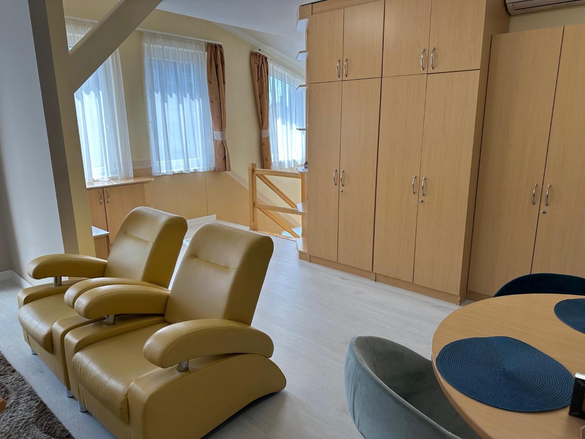 Hotel Forras Komárom Esterno foto