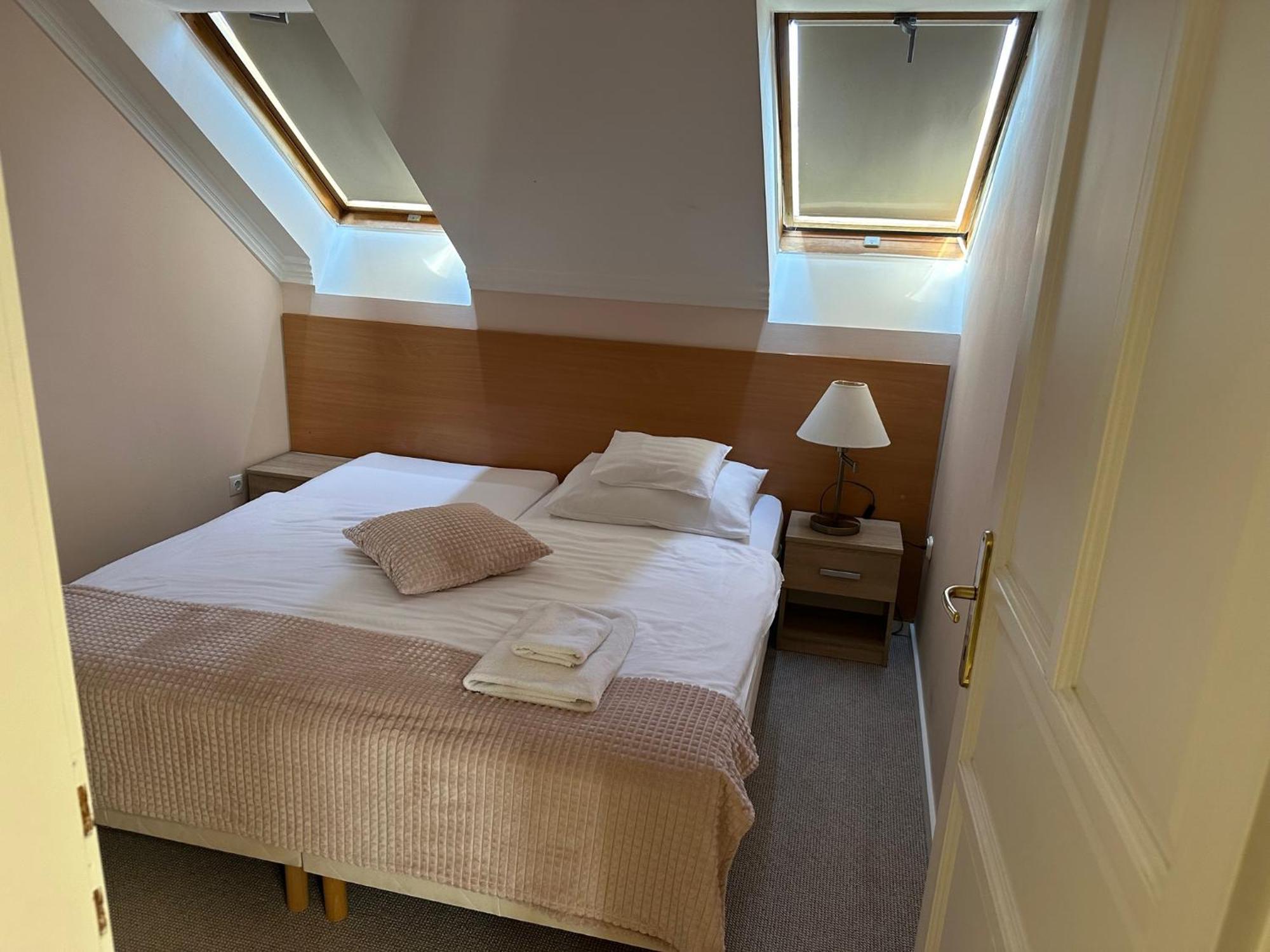 Hotel Forras Komárom Esterno foto