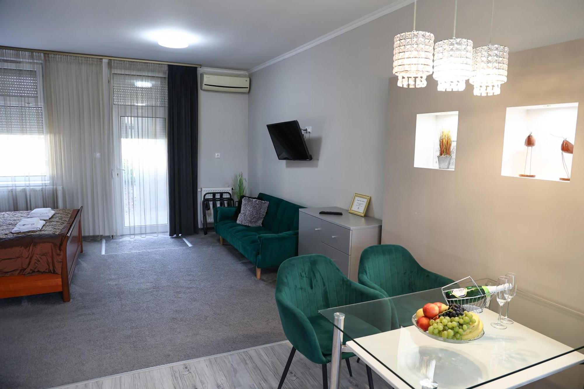 Hotel Forras Komárom Esterno foto