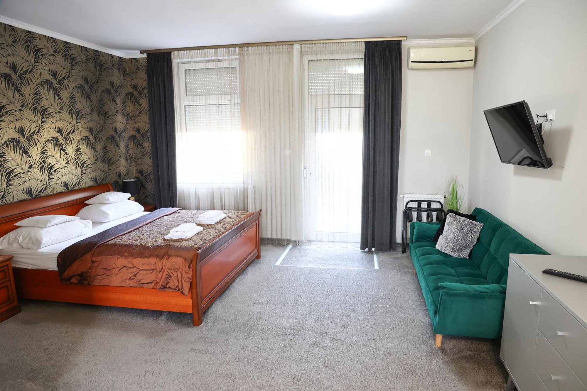 Hotel Forras Komárom Esterno foto