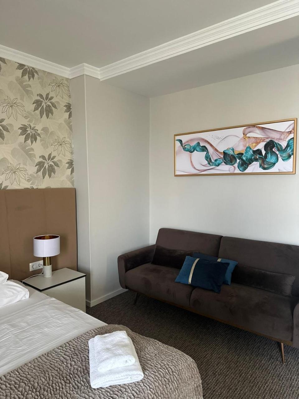 Hotel Forras Komárom Esterno foto