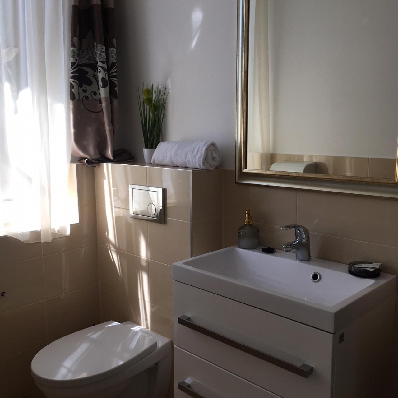 Hotel Forras Komárom Esterno foto