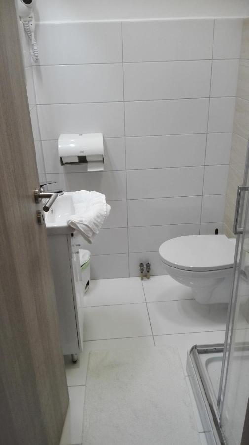 Hotel Forras Komárom Esterno foto